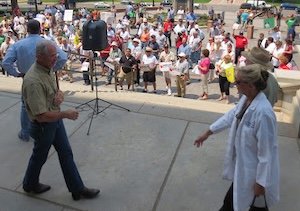 Bob Beauprez and Jill Vecchio on stage.